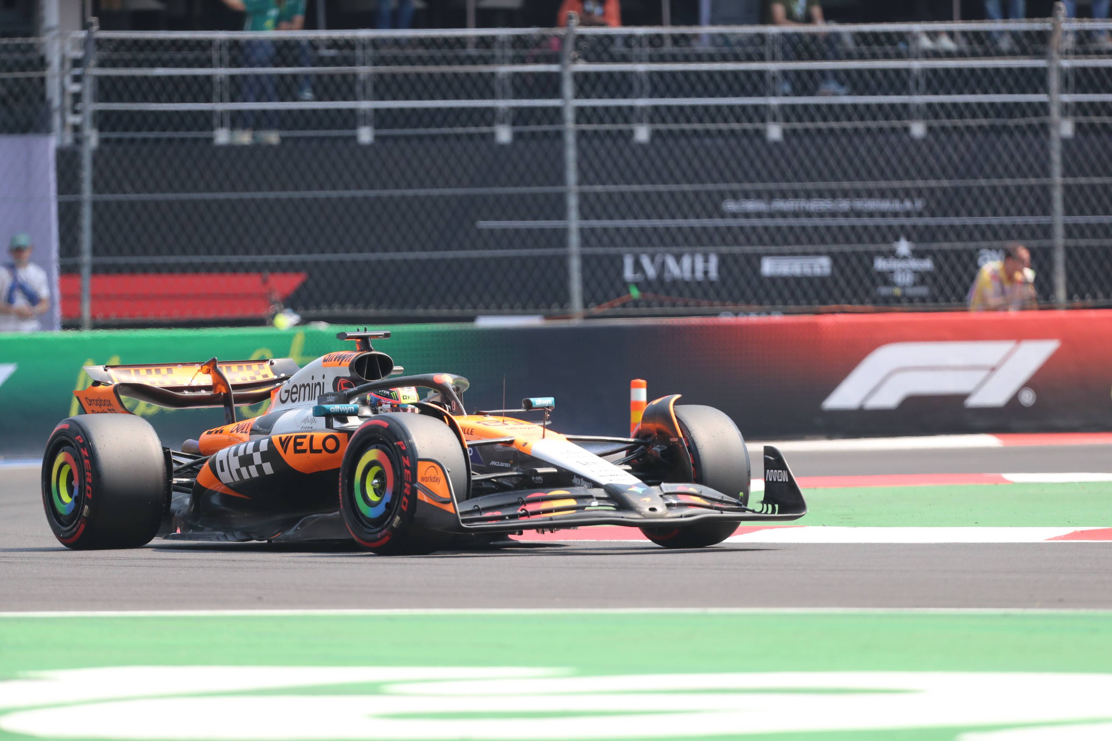 梅赛德斯横扫红牛二队，皮亚斯特里点燃赛场