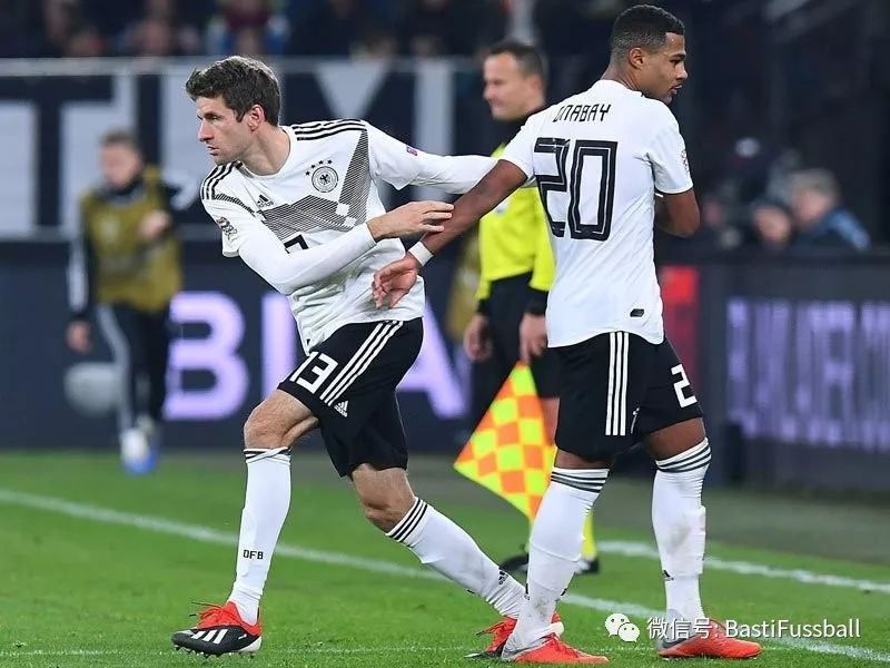 印度队碾压德国队，黄鸭组合点燃赛场