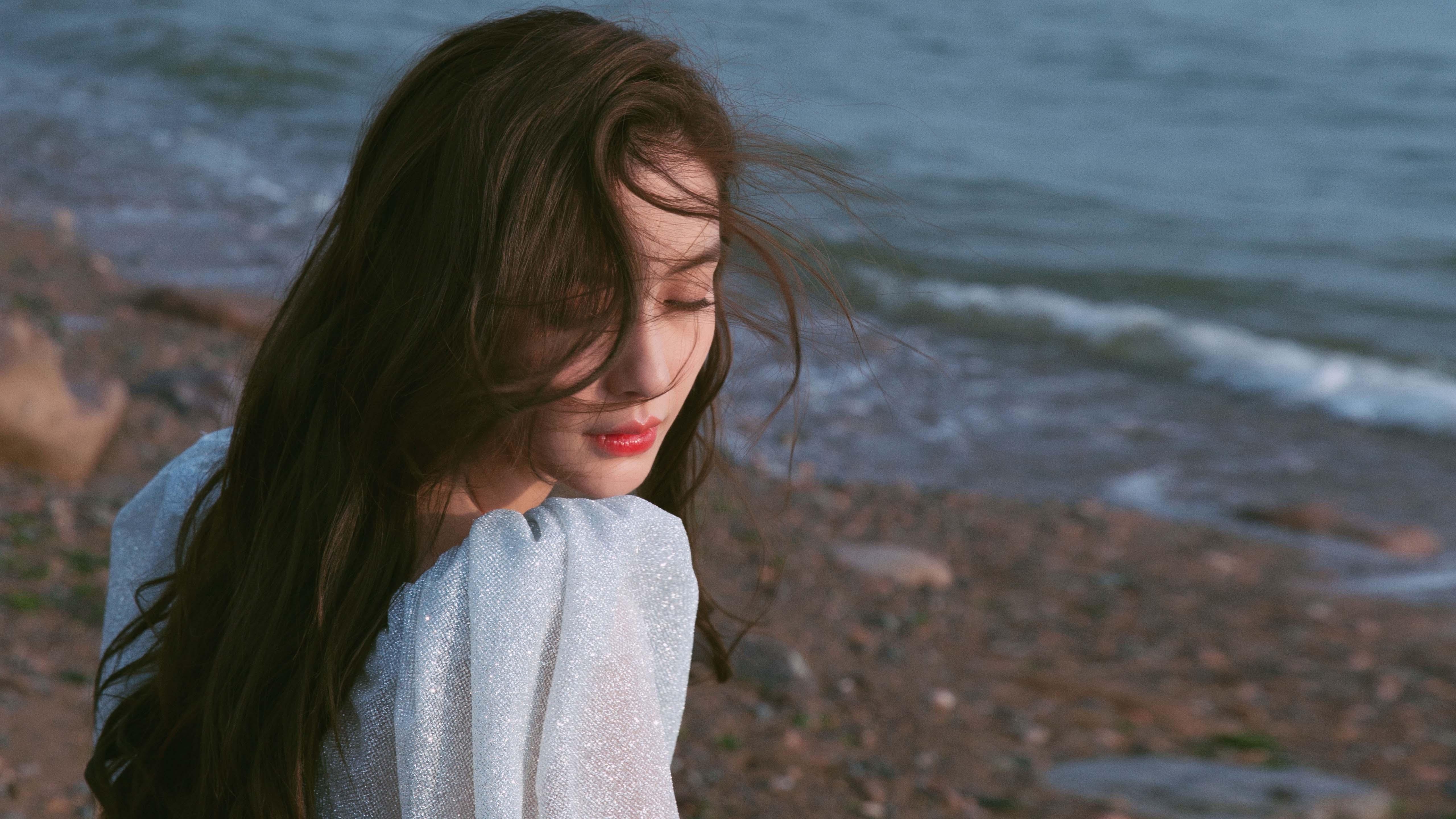 澳网的湛蓝碾压,当西西帕斯的地中海阳光,刺破温网的古老阴翳