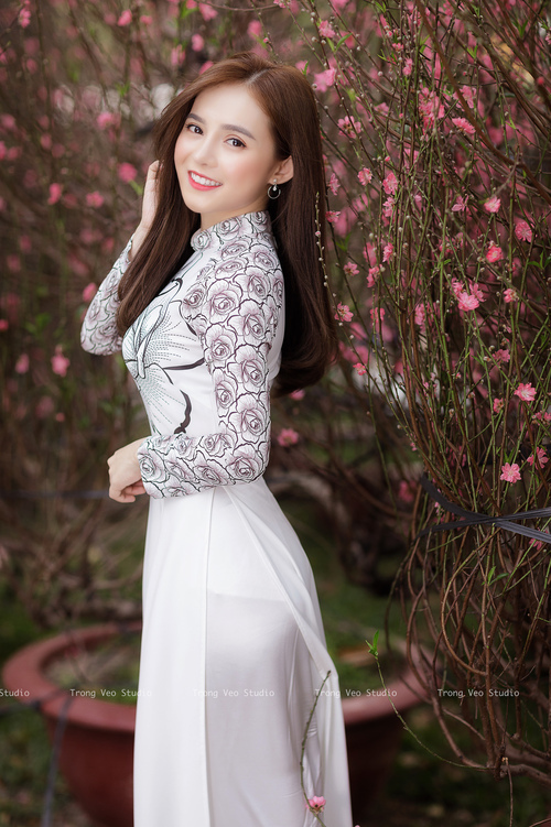 绿茵双城记,皮克以铁血捍卫荣耀,利物浦用绝杀点燃奇迹