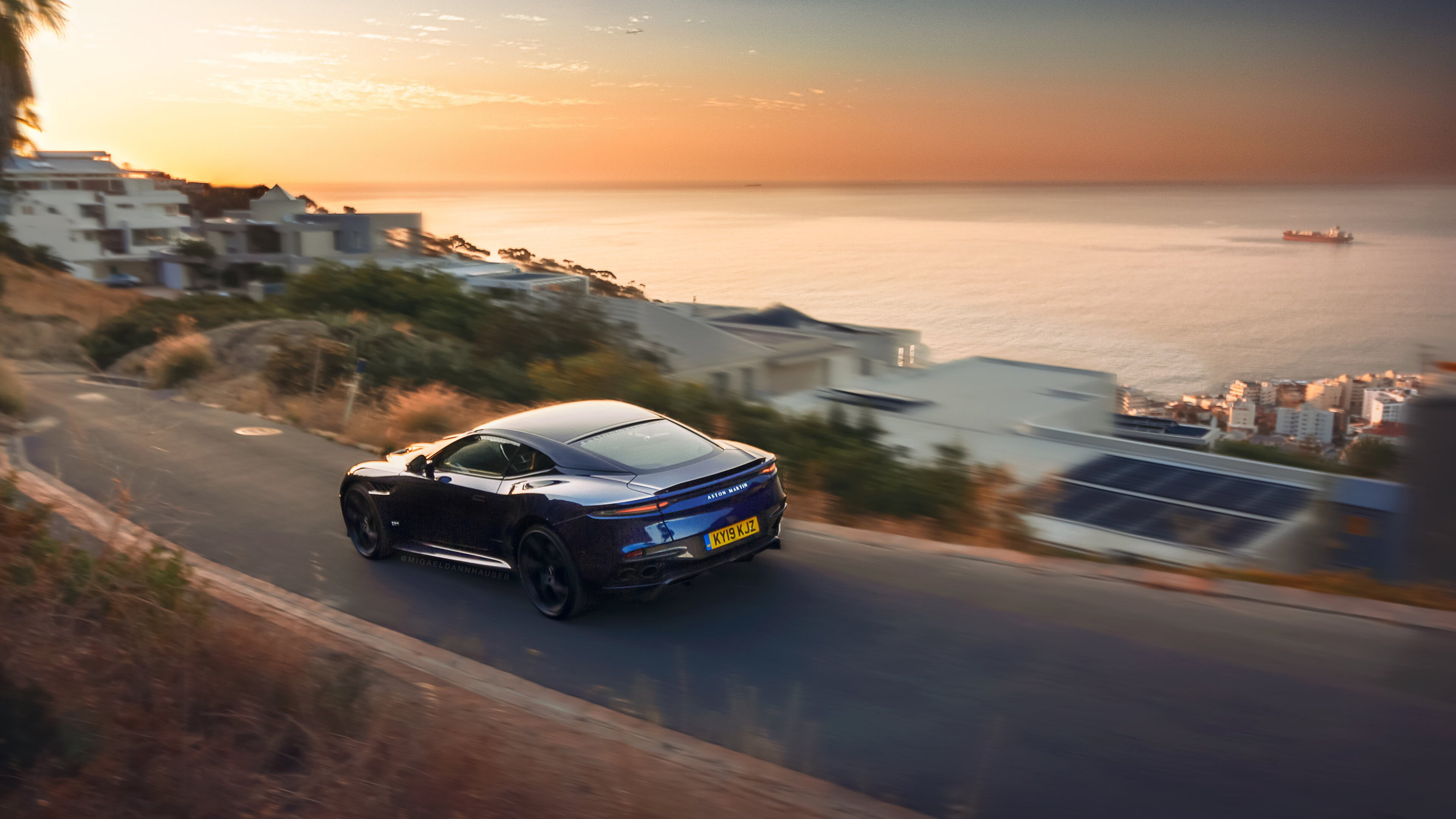 铁栅之外,亦是绿茵,门迪的沉默救赎