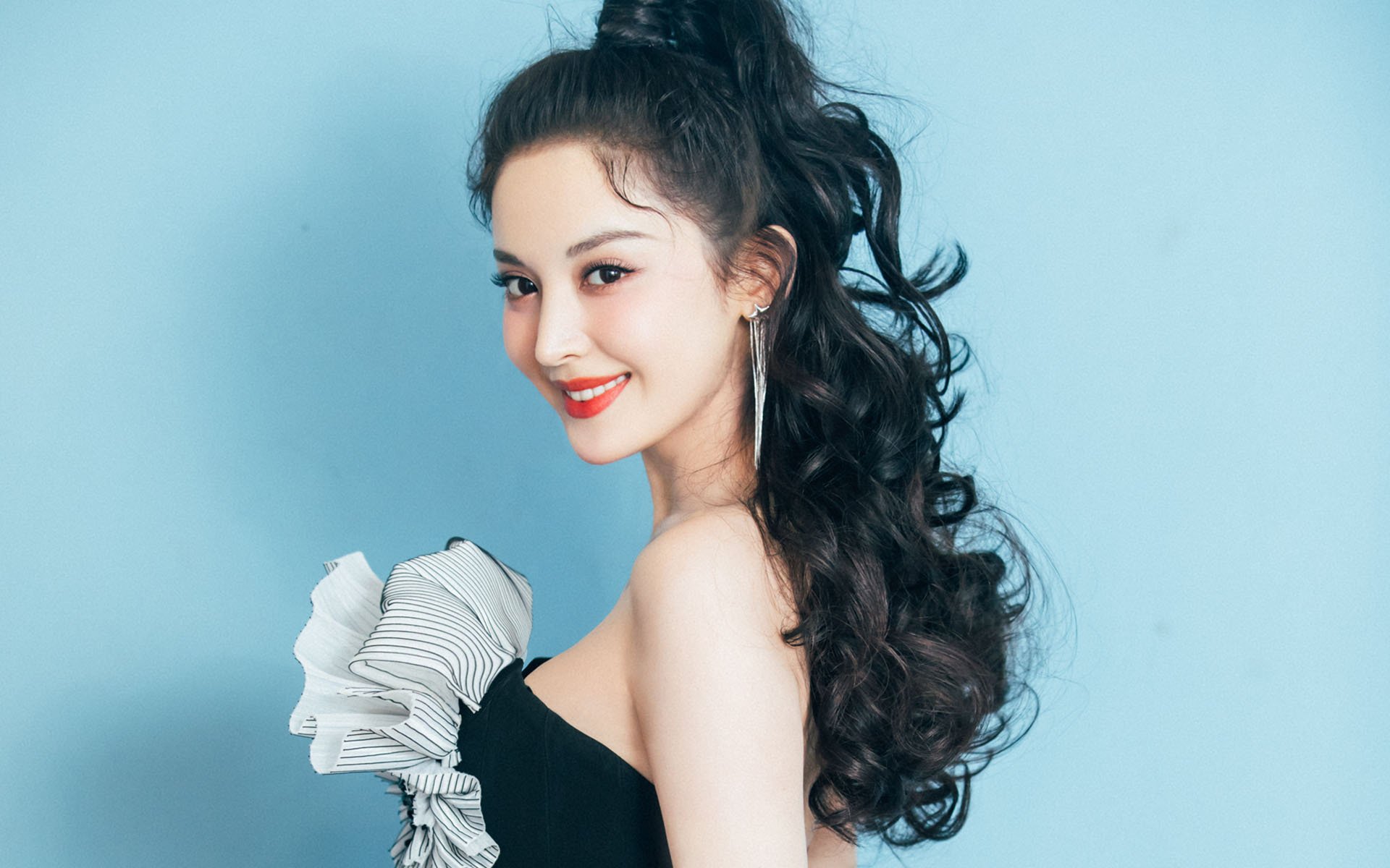 虚拟巅峰对决,76人跨时空翻盘北京队,塔克祭出终极防守,塔图姆打爆联防之谜