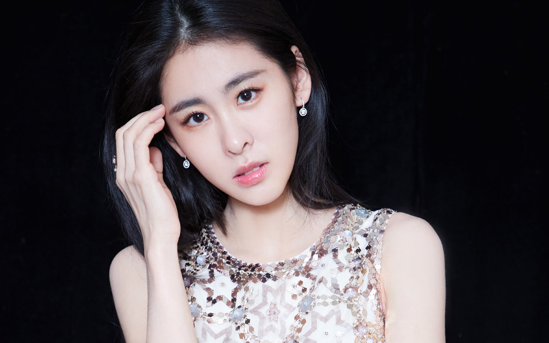 沪上雄鹰展翅,保罗赛道称霸—双线告捷的体育辉煌